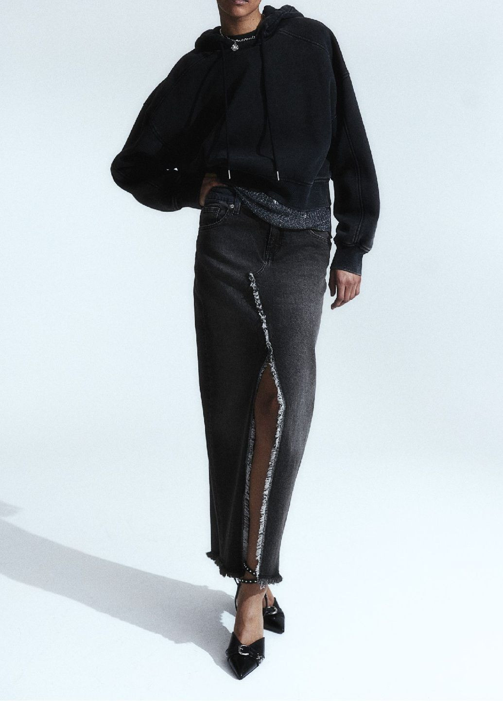 Черная джинсовая однотонная юбка H&M