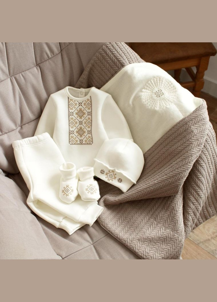 Теплий костюм для хрещення хлопчика з вишитим іменем Ladan (333713668)