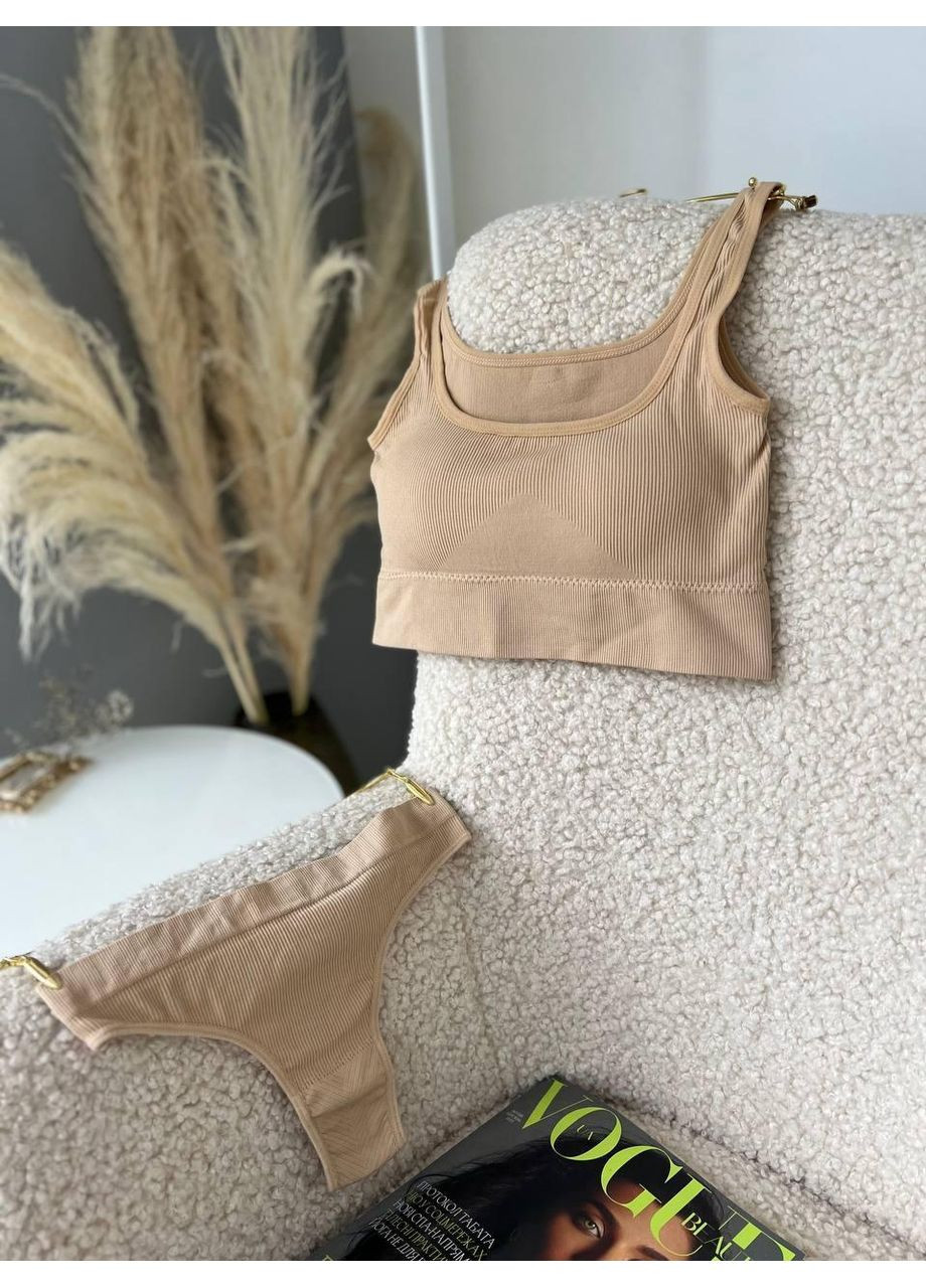 Бежевий демісезонний безшовний комплект жіночої спідньої білизни. комфортна жіноча білизна без кісточок бежевого кольору. No Brand