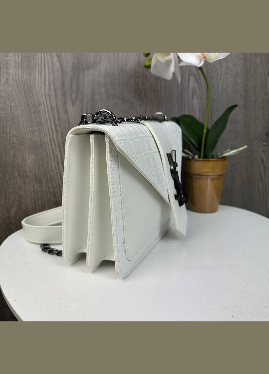 Маленькая женская сумочка клатч под рептилию на цепочке Белая с никелем No Brand (298997936)