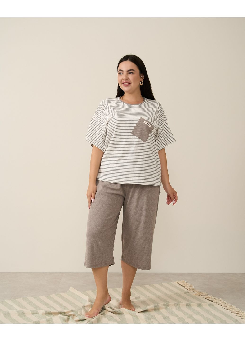 Бежева комплект жіночий з капрі plus size Nicoletta