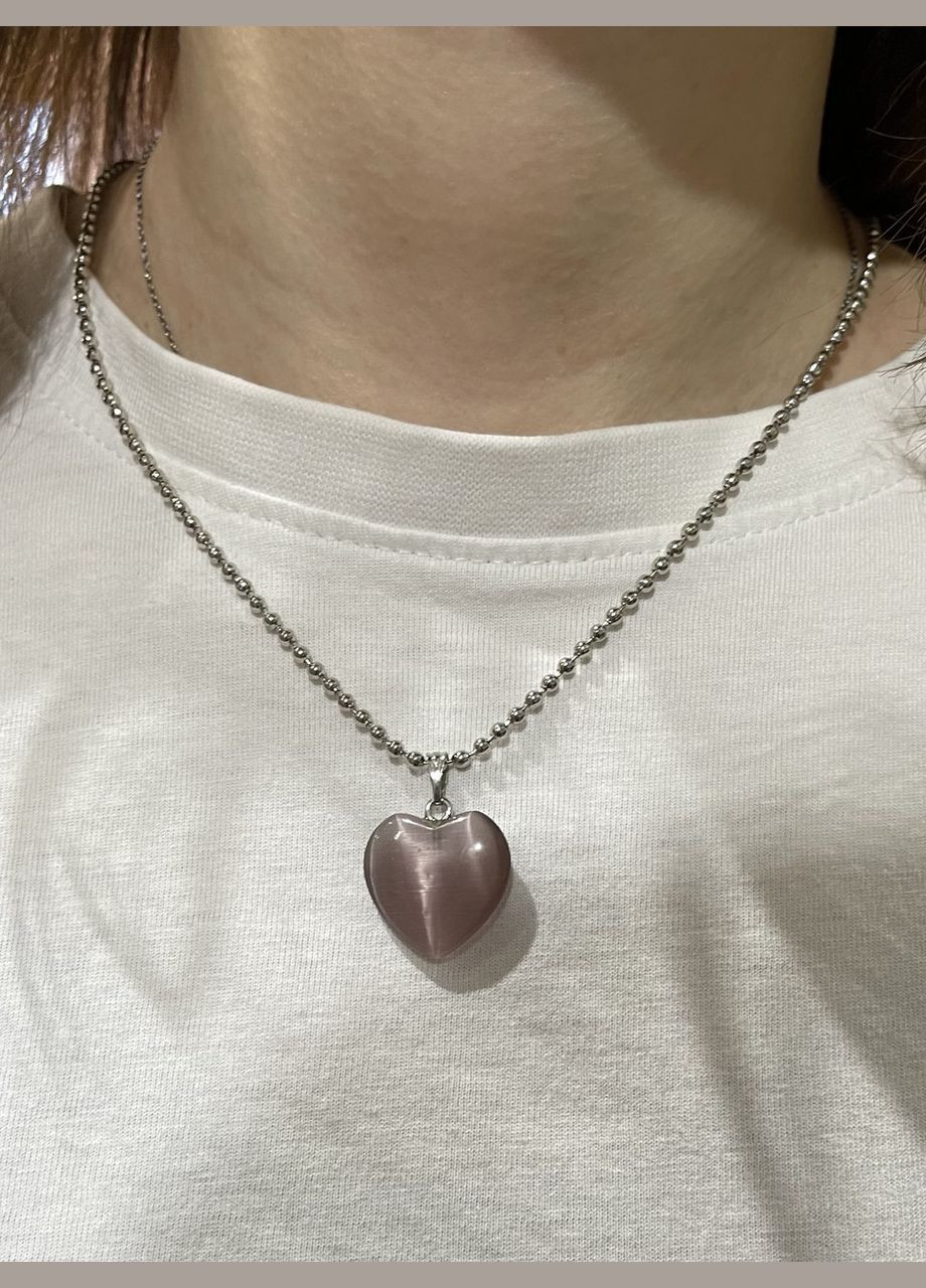 Кулон з натуральним каменем Улексит бузкове котяче око у формі серця на ланцюжку в подарунковій коробочці No Brand (331291752)