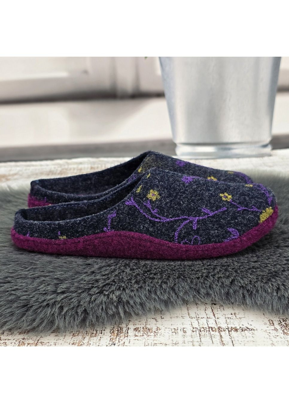 Синие тапочки женские домашние из фетра синие с цветочным узором Inblu