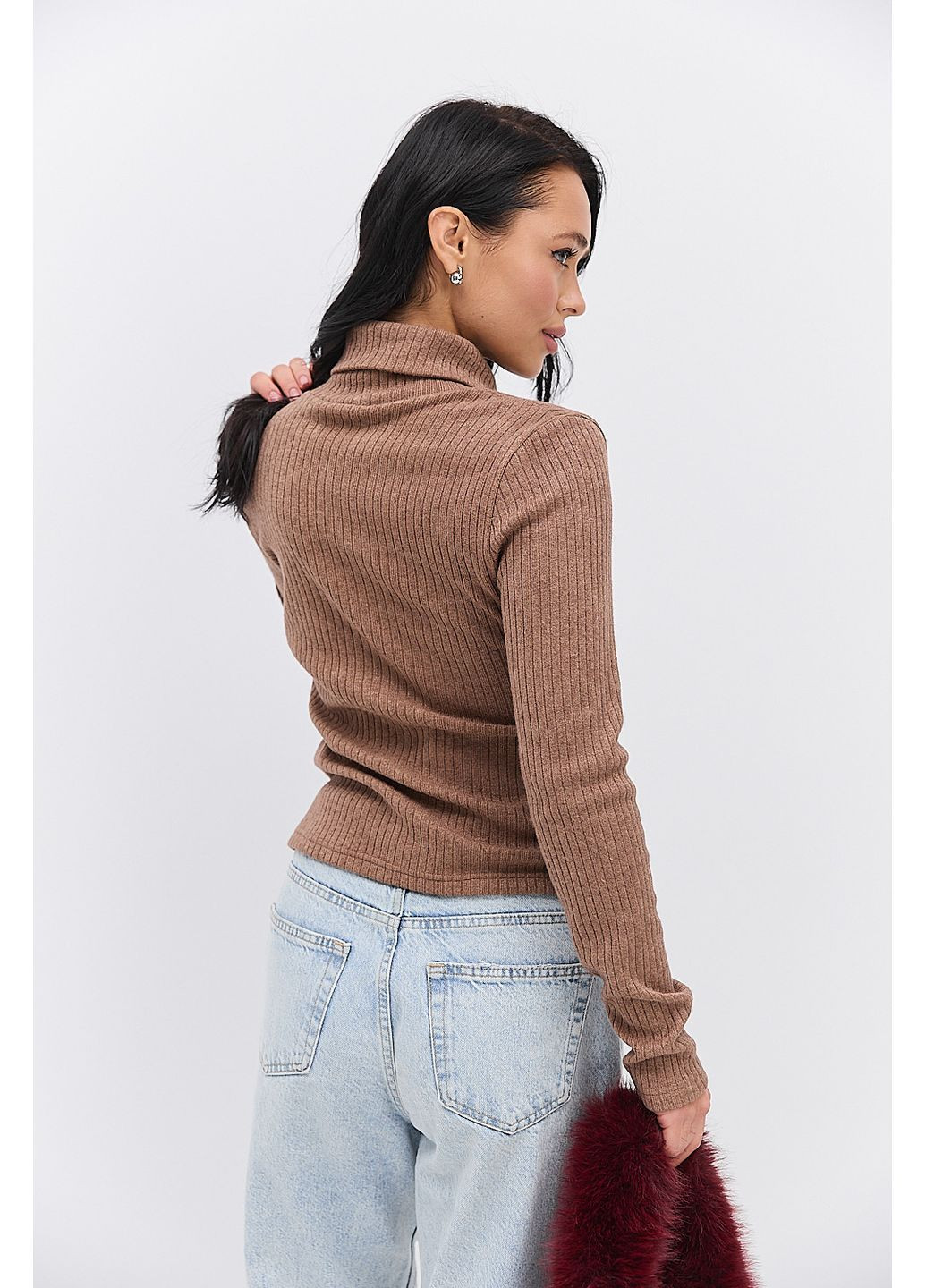 Женский теплый лонгслив в черный рубчик со стояче-отложным воротником Arjen (370601938)