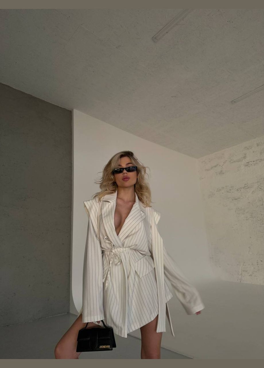 Белое деловое платье-пиджак длины мини клеш No Brand однотонное