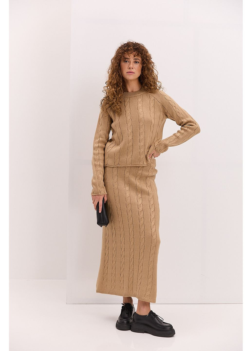 Жіночий в`язаний костюм зі спідницею і джемпером Arjen (358908349)