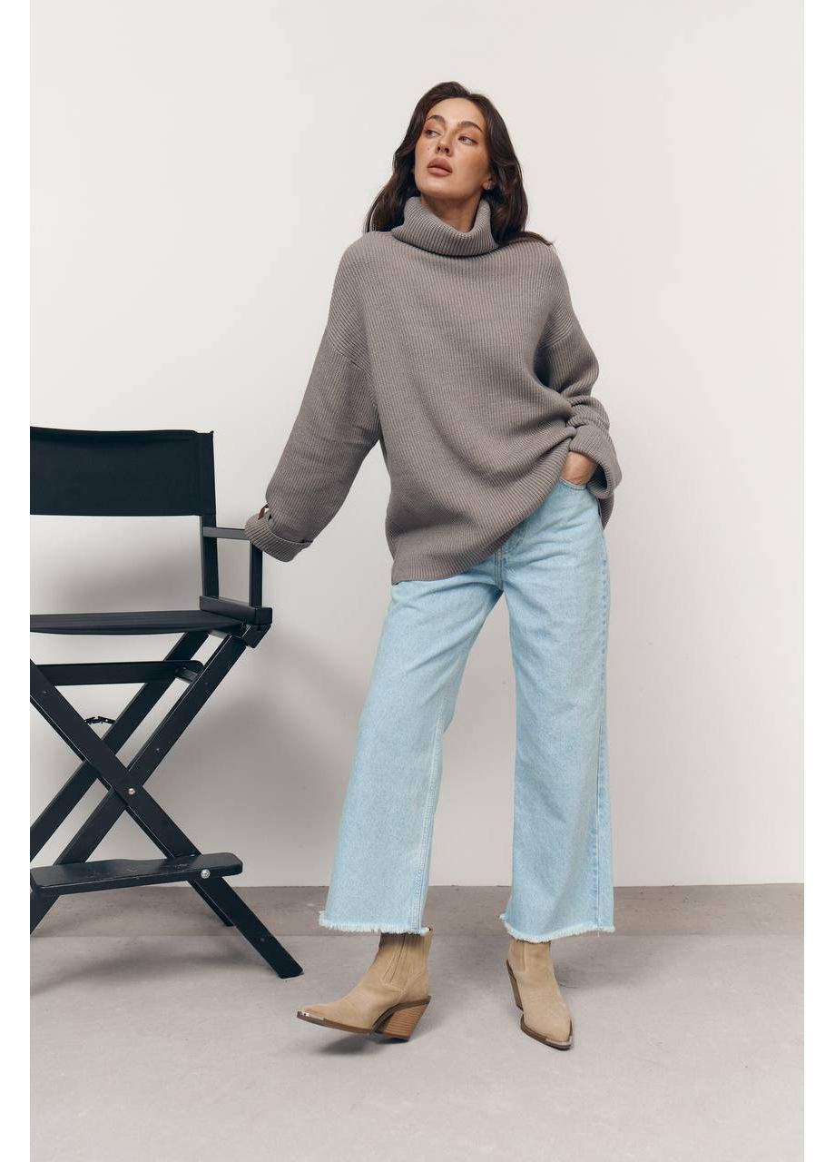 Сірий зимовий жіночий подовжений светр оверсайз з високою горловиною MonCher