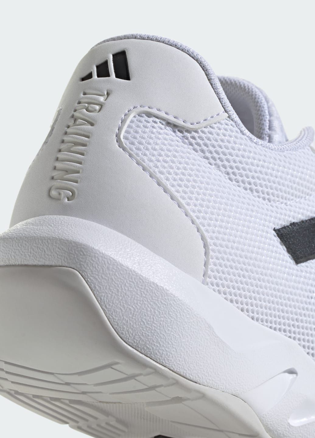 Белые всесезонные кроссовки для тренировок amplimove adidas