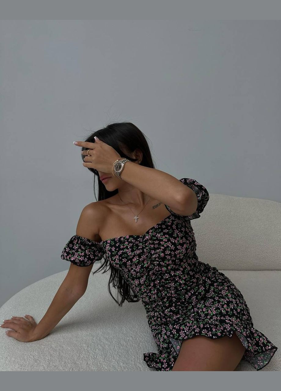 Чорна повсякденний міні сукня в квітковий принт силуетна Adelante з квітковим принтом