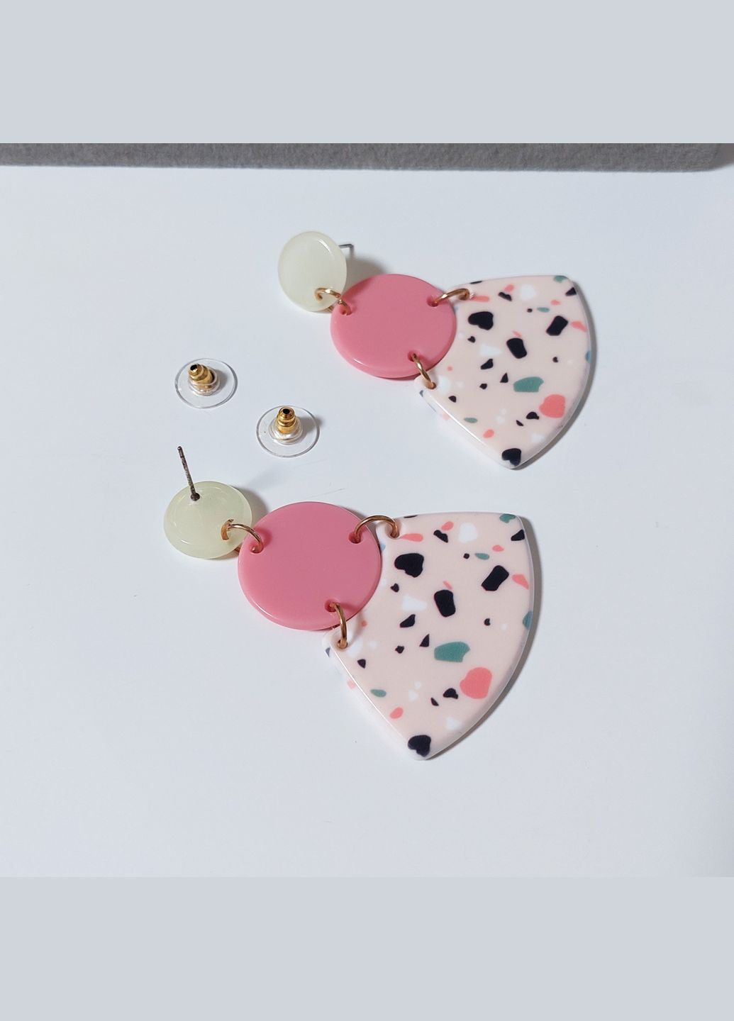 Сережки висячі з акрилу MK0819 різнокольорові DeKolie (322318967)