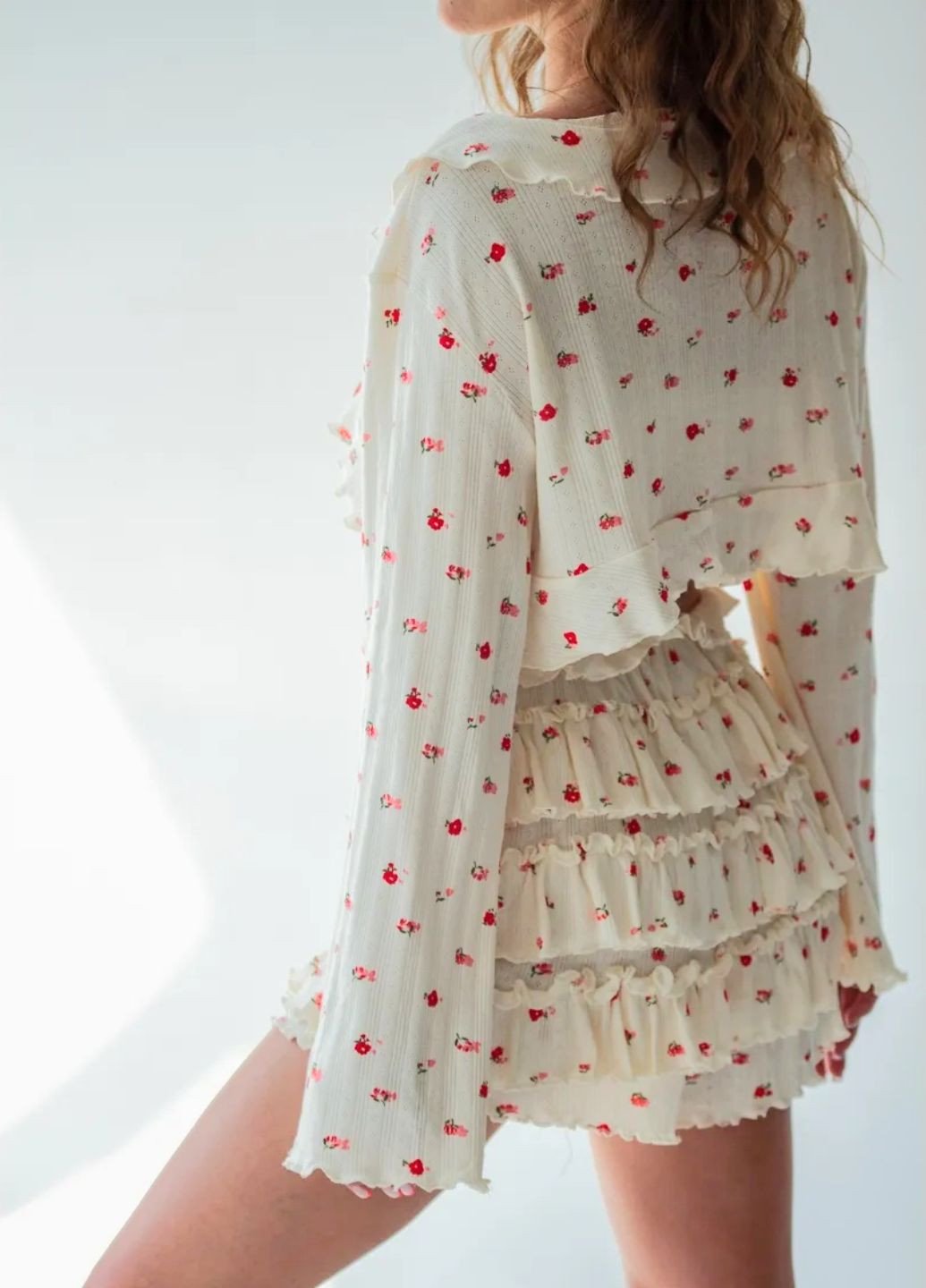 Бежева всесезон жіноча піжама з квітковим принтом, комплект для дому з рюшами,, топ + шорти топ + шорти Veronica