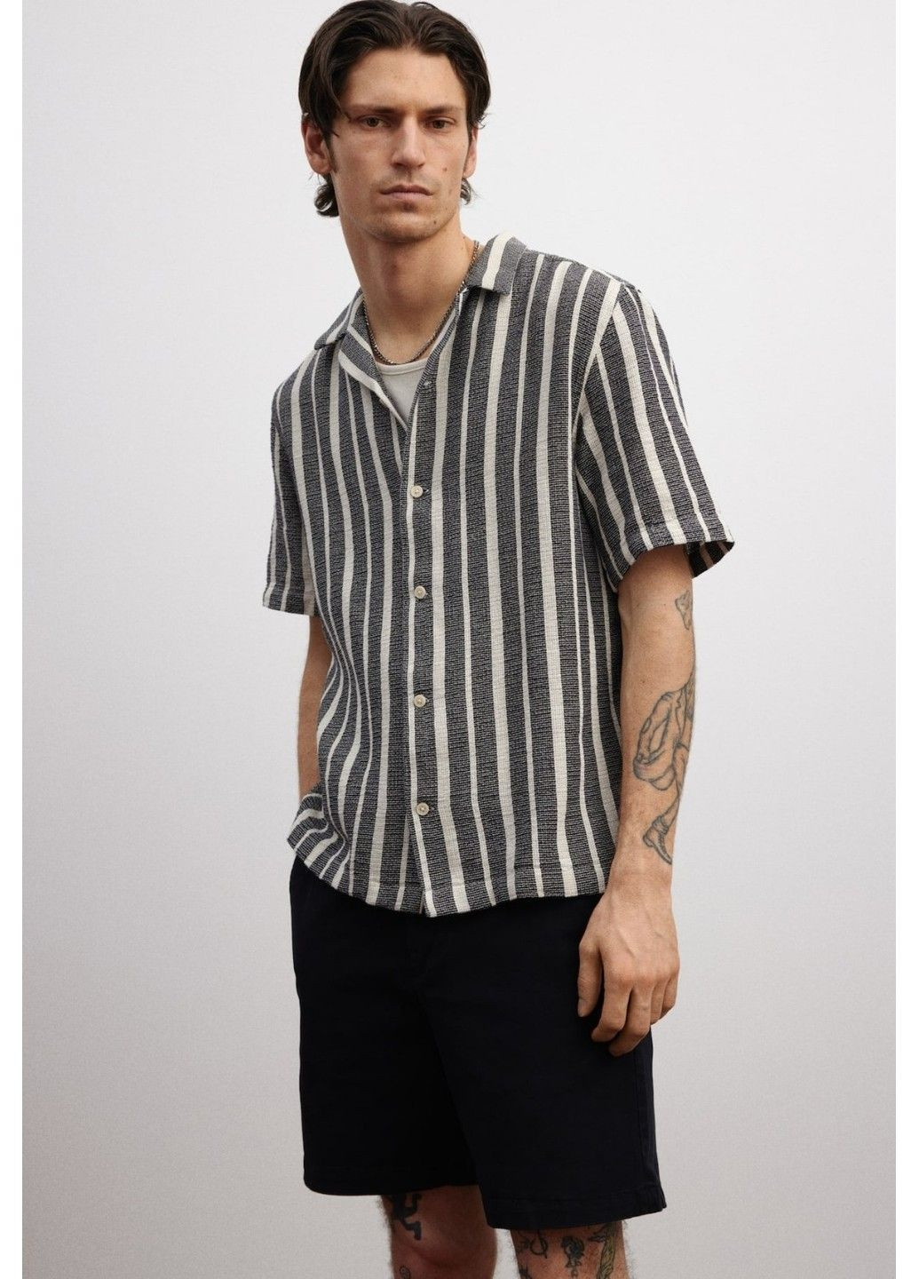 Чоловічі шорти chinos regular Fit Н&М (58465) М Чорні H&M (341999513)