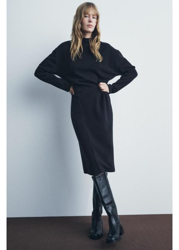 Чорна м’яка сукня міді Zara