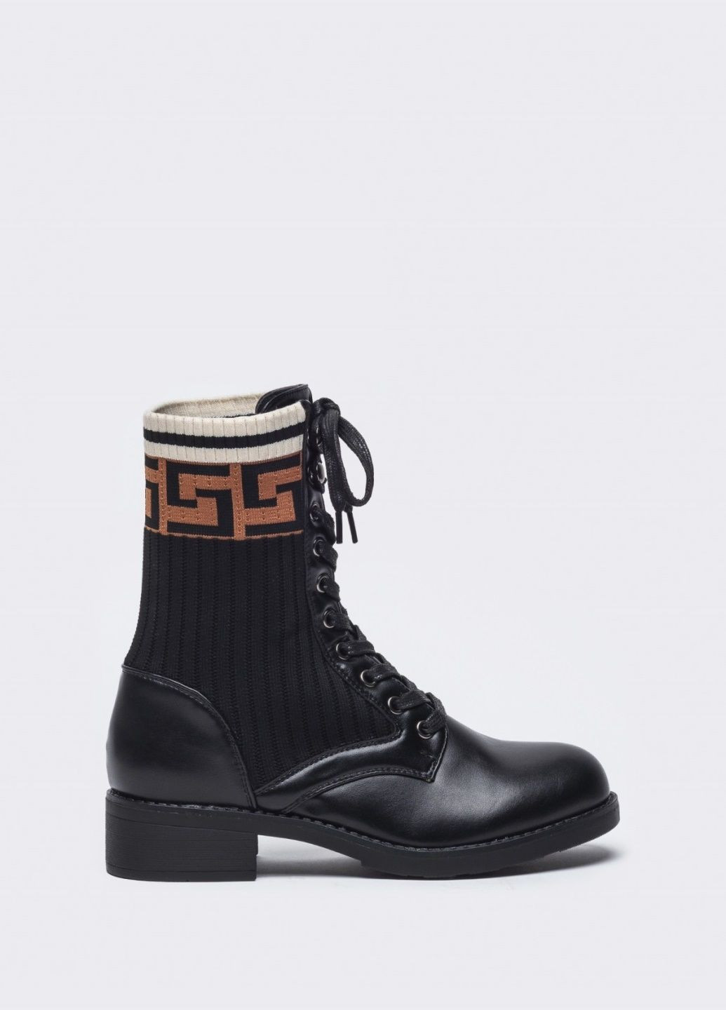 Черные демисезонная демисезонные ботинки с текстильными вставками чёрные Dressa