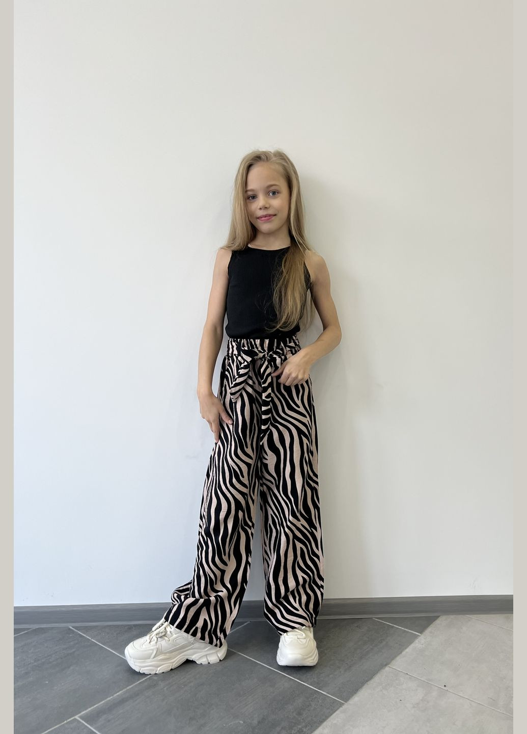 Темно-бежевый летний летний костюм двойка для девочек 128-164 No Brand