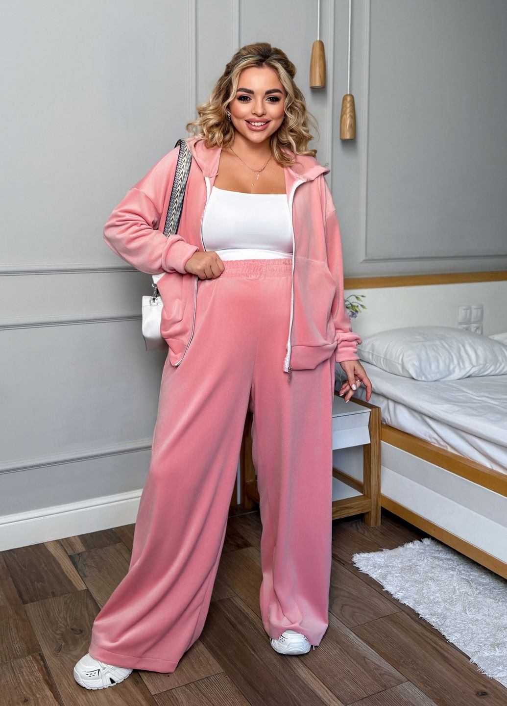 Спортивный костюм женский велюровый с капюшоном (кофта + штаны) No Brand (351355773)