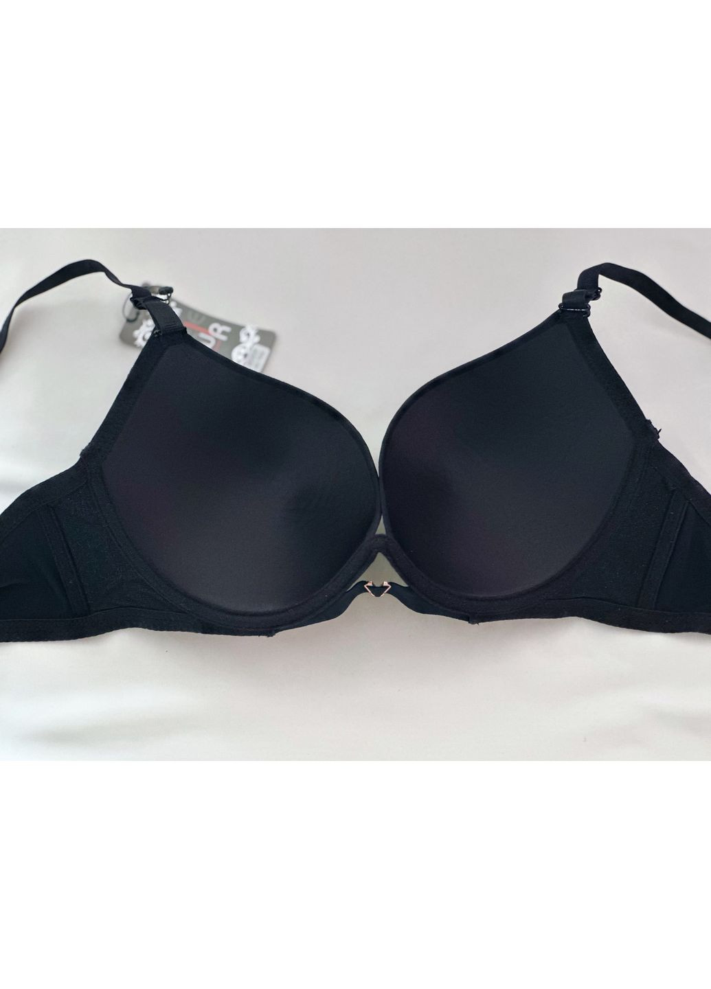 Чёрный бюстгальтер, гладкий, с косточкой, поролон Biweier