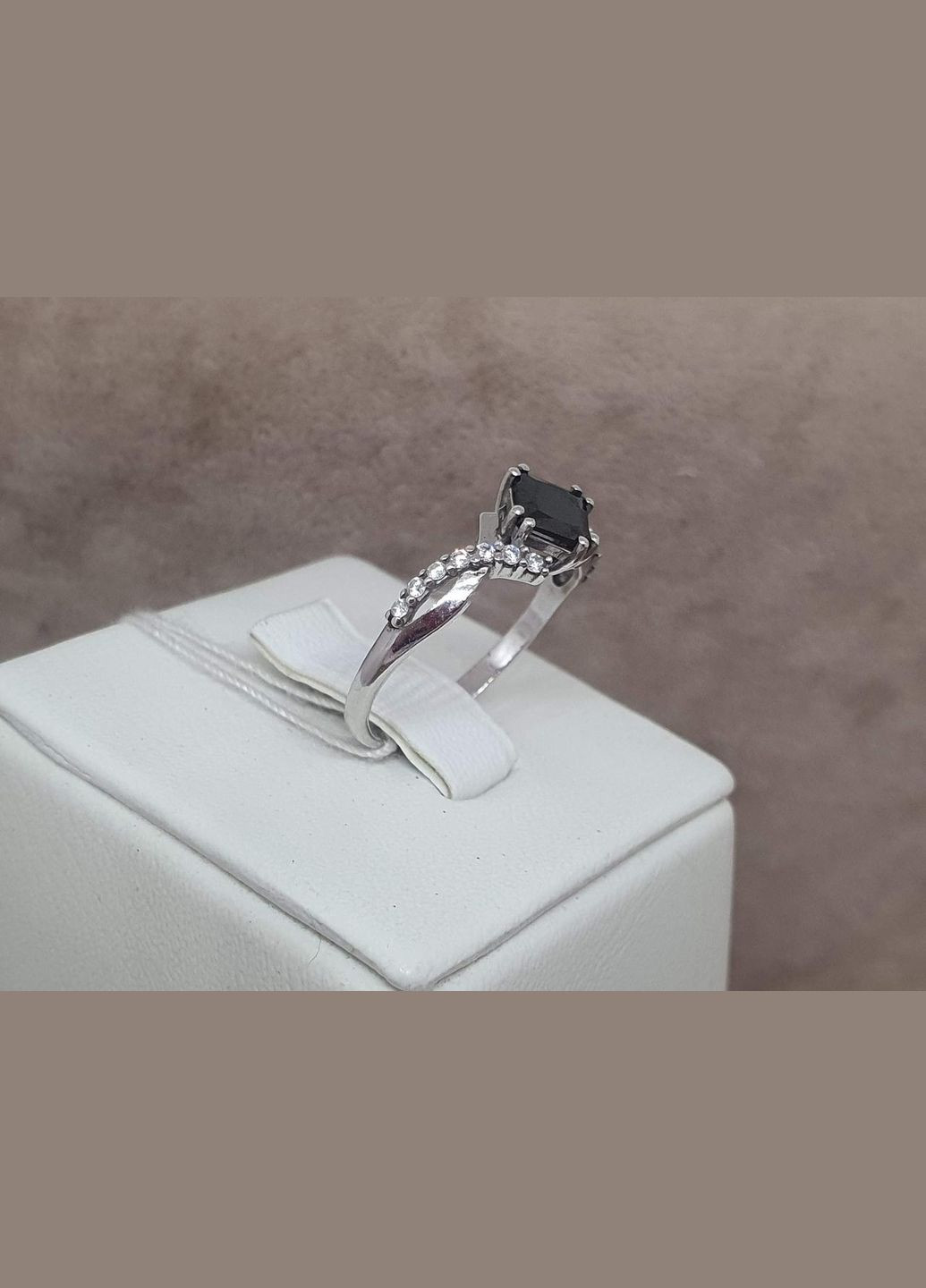 Серебряное кольцо с фианитами. 1420/1Р-CZ AGNI (323212685)