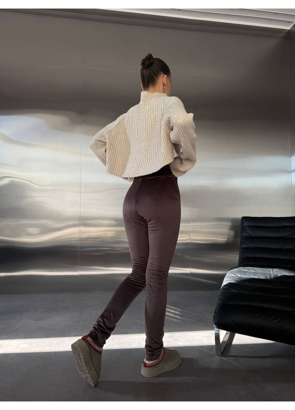 Теплые велюровые лосины в рубчике на мехе черного цвета. No Brand Г 1425 1075 (370022138)