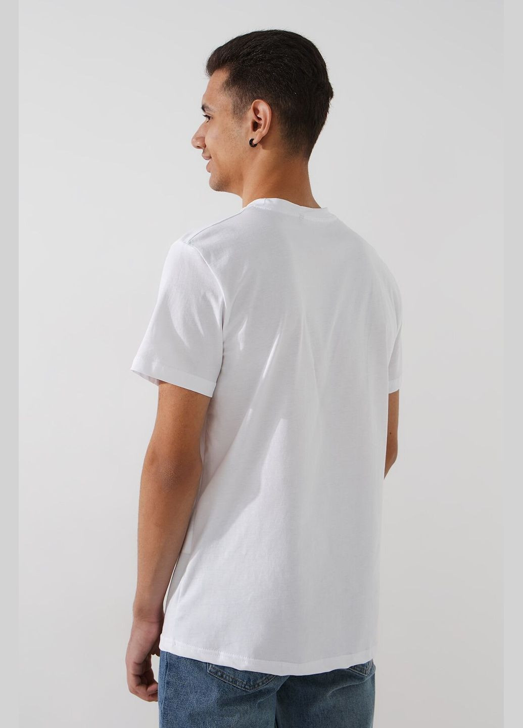 Біла футболка з принтом чоловіча p-mb02334 shop (2000991055209) LAWA