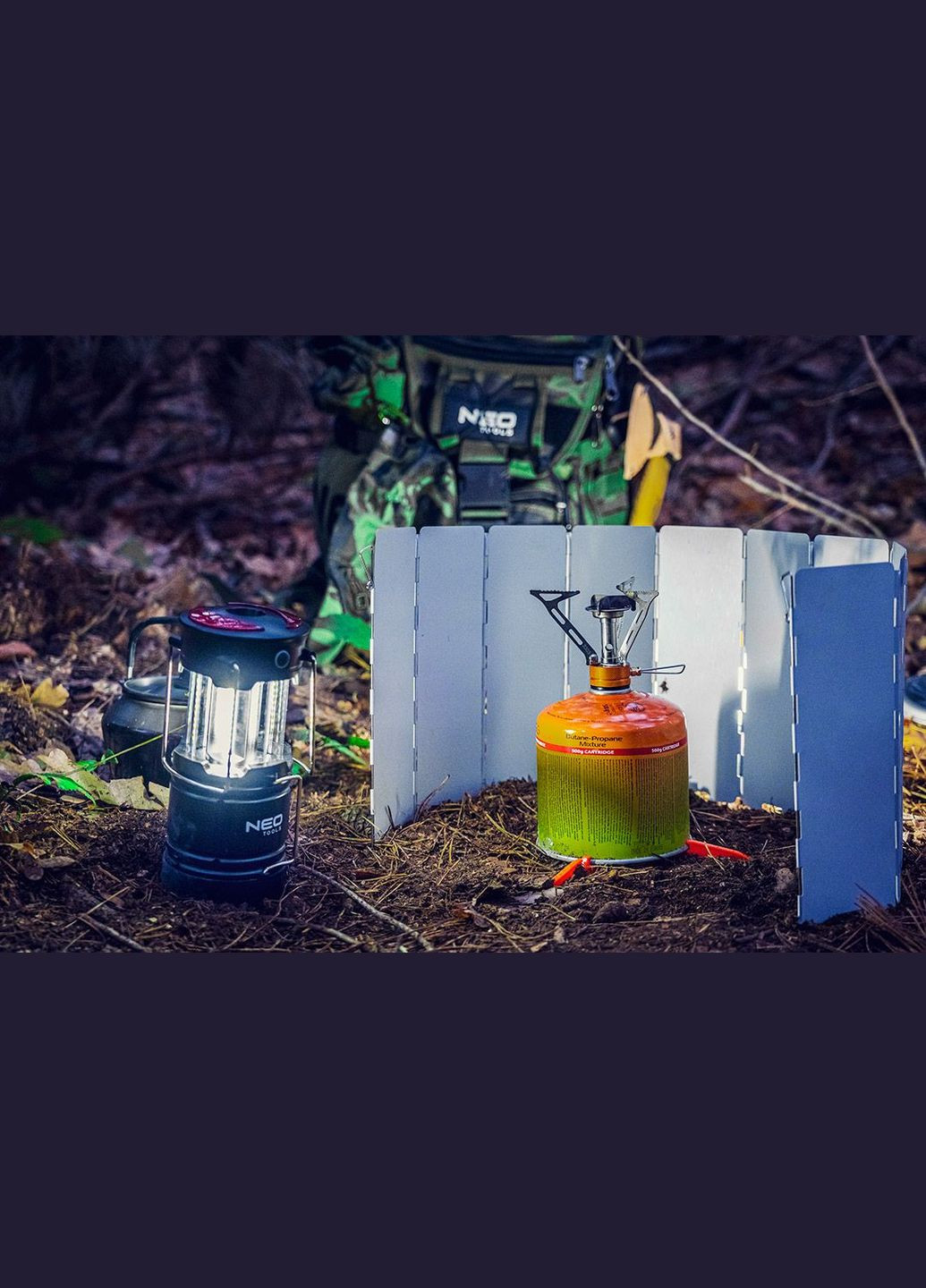 Ліхтар кемпінговий на батарейках, ААх3, 200лм, 3Вт, 3 функції освітлення, 3 магніти в підставці, червоне сигнальне світло Neo Tools (315502470)