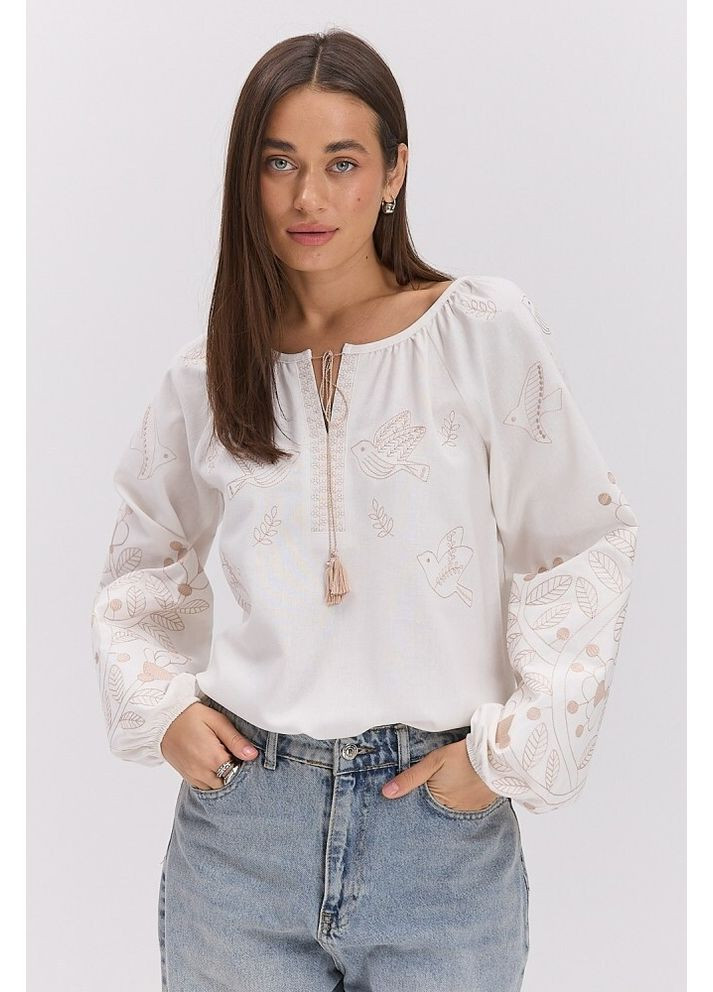 Молочна жіноча вишиванка молочна з квітами і пташками гладдю mkar35049-5 Arjen (355803838)