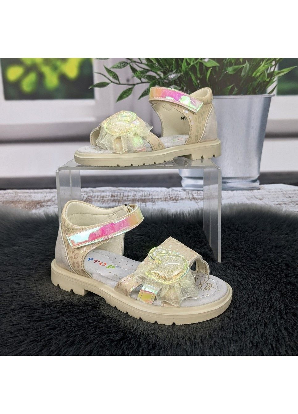 Босоніжки дитячі для дівчинки бежеві із закритою п'ятою Fashion (335206297)