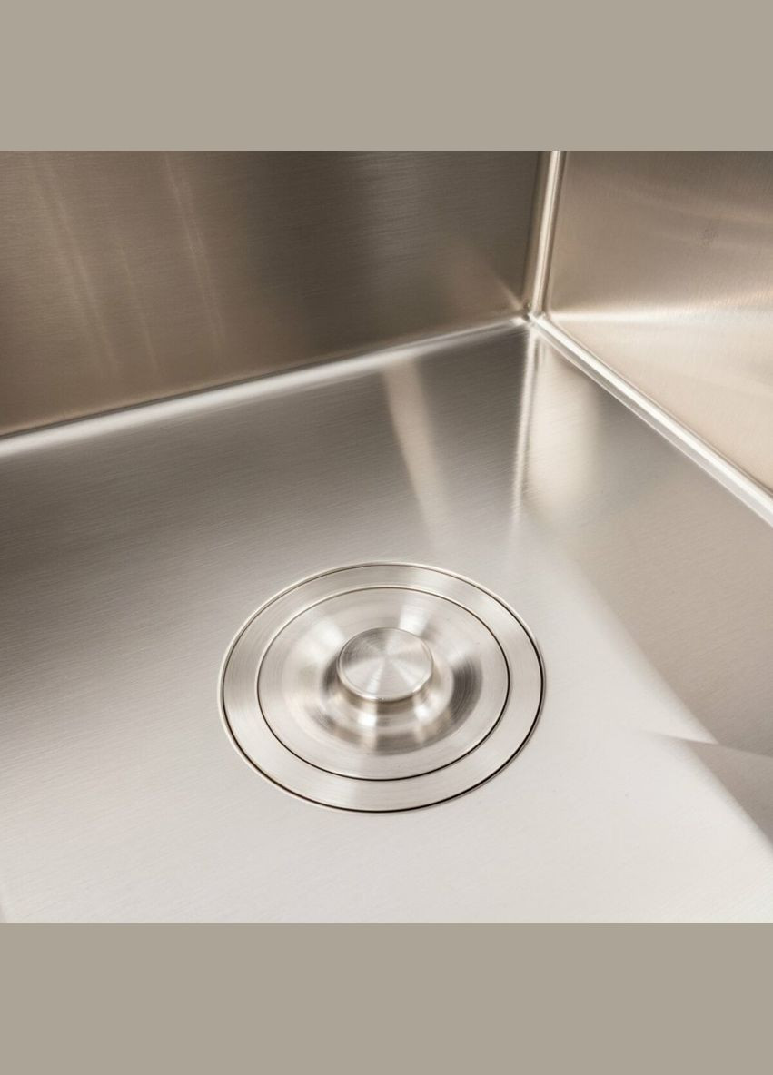 Кухонная мойка CM 65*50 L нержавейка Handmade (круглый сифон 3.0/0.8) Valeso (336934508)