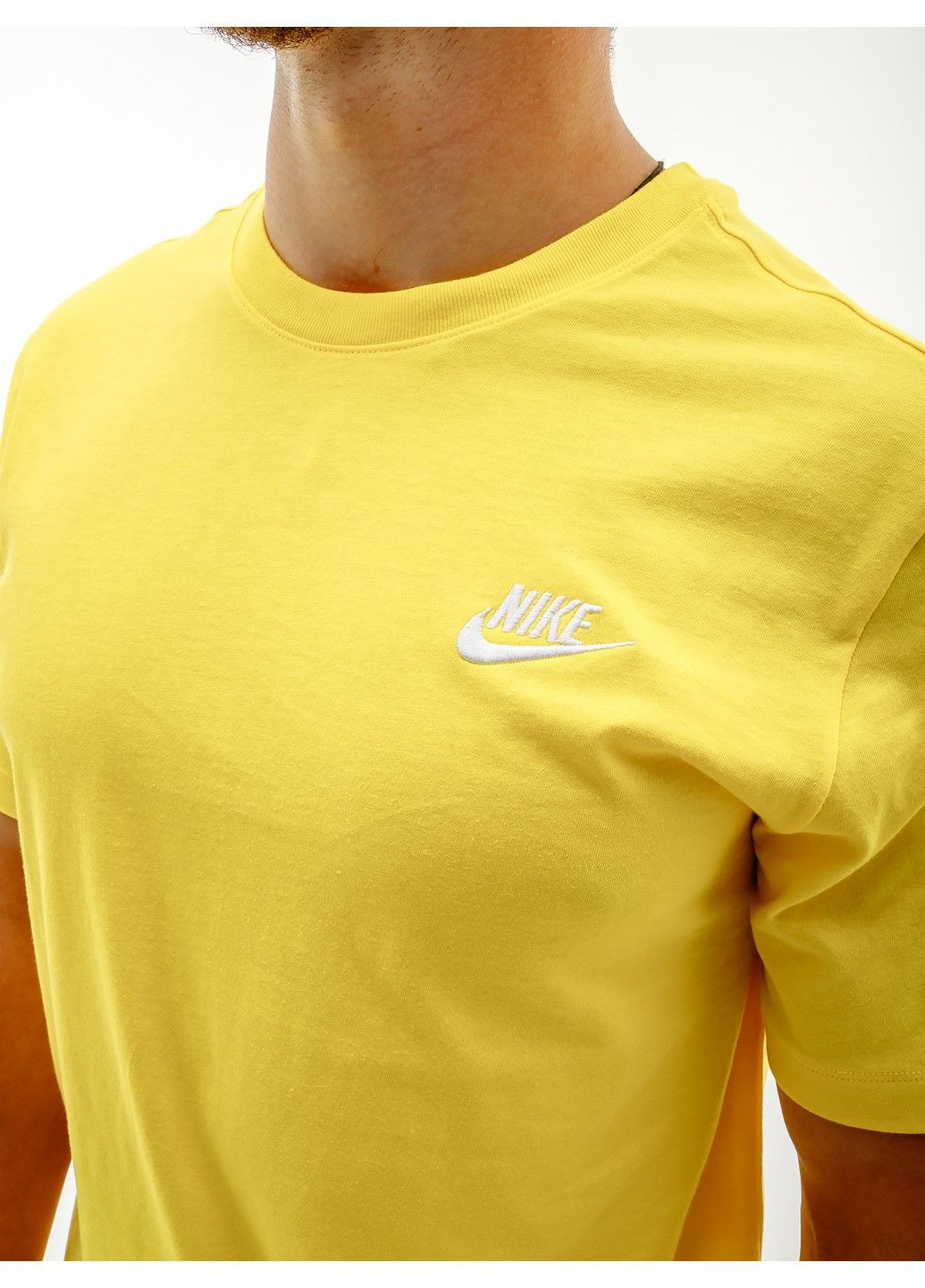 Желтая футболка m nsw club tee Nike