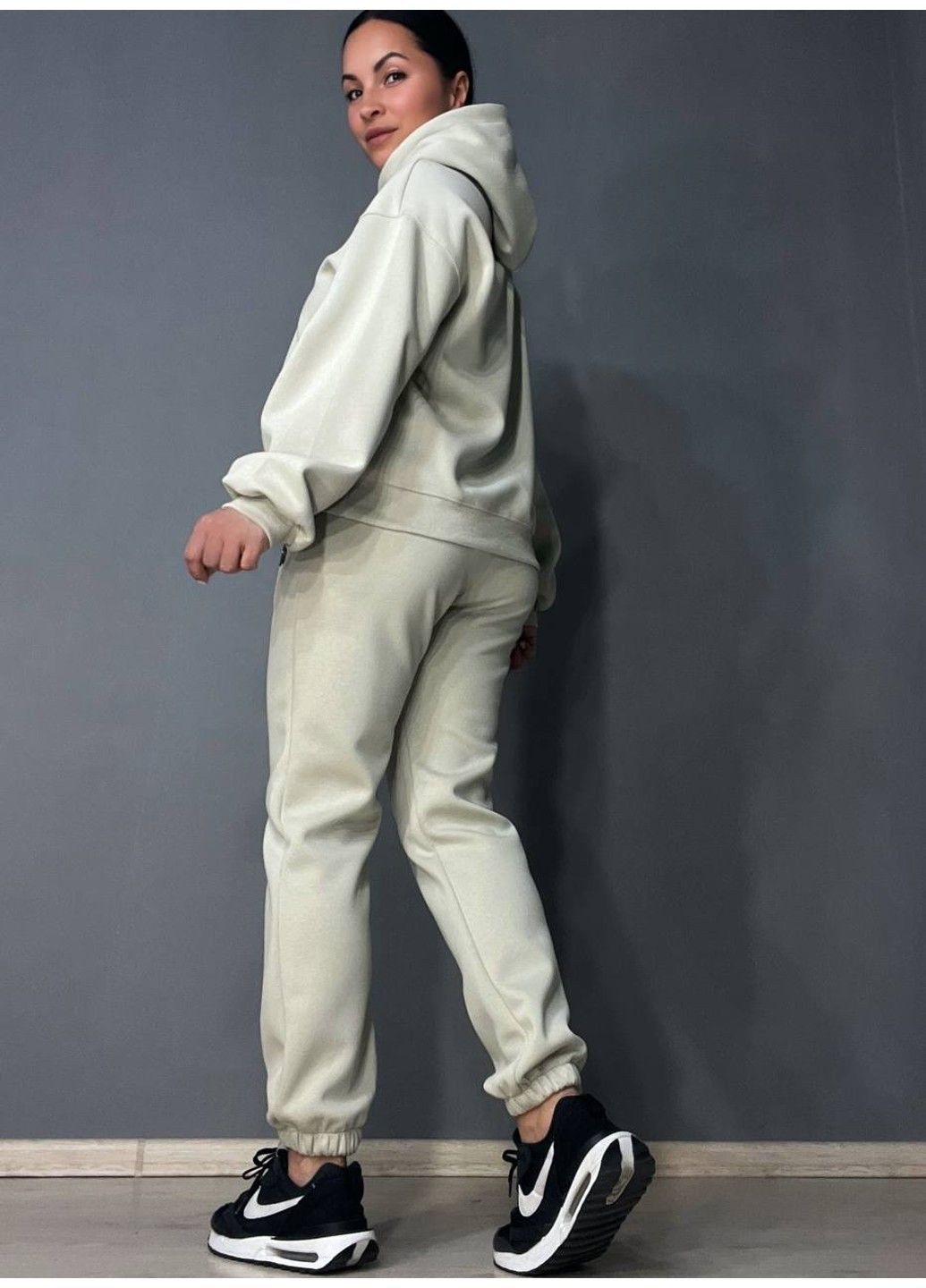 Костюм жіночий A-N 2735 з ведмедиком в камінцях -худі та штани бежевий No Brand (338196004)