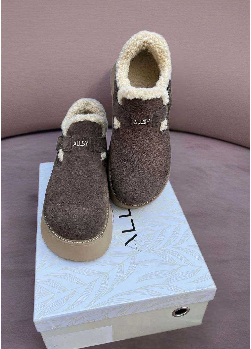 Женские укороченные угги коричневый цвет No Brand (360953128)