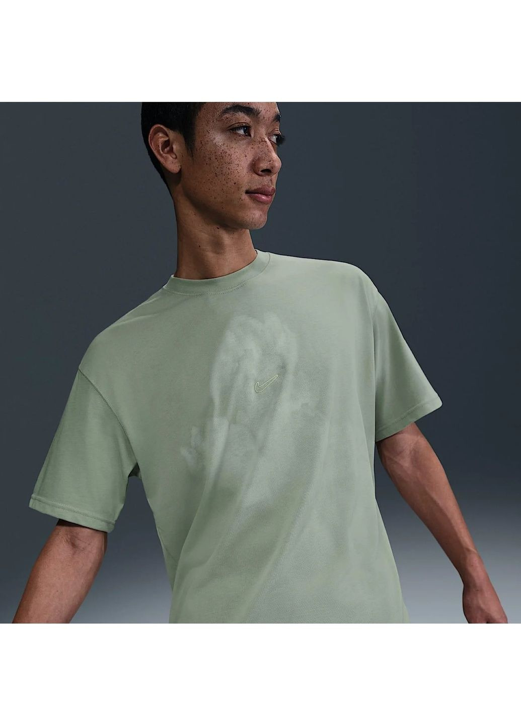 Зелена футболка чоловіча sportswear green Nike