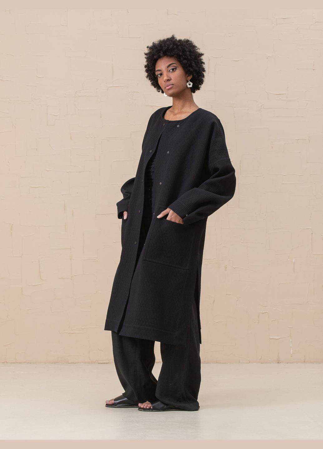 Чорне демісезонне Пальто без коміра оверсайз HankaKohana