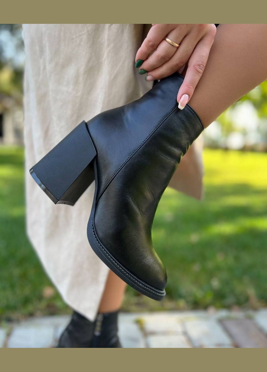 Зимние женские ботинки кожаные на каблуках (1404) No Brand