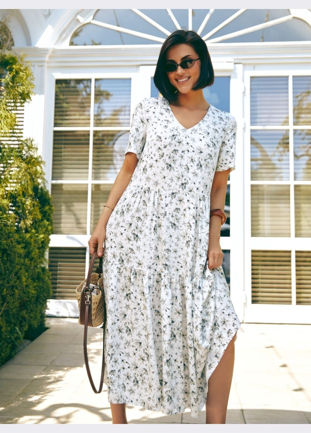 Белое кэжуал платье с цветочным принтом и воланом белое оверсайз Dressa с цветочным принтом