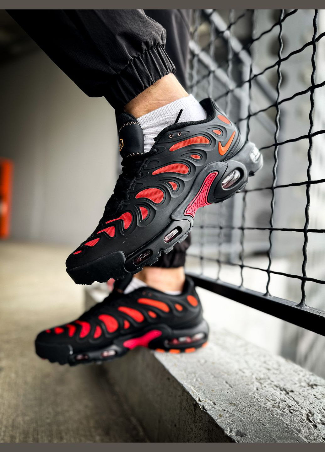 Кросівки жіночі і чоловічі Nike Air Max TN Plus Drift black dragon red | Найк Аір Макс ТН чорні червоні No Brand червоні всесезони (311675150)