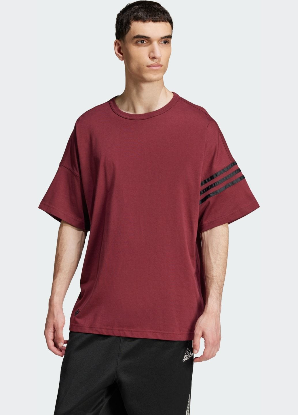 Бордовая футболка neuclassics adidas