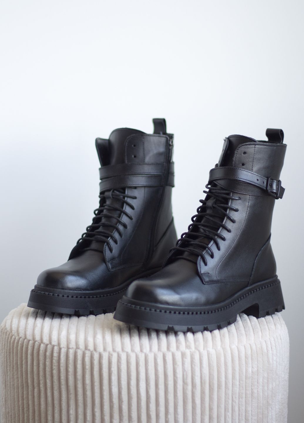 Осенние ботинки женские из натуральной кожи тимберленды Zlett без декора