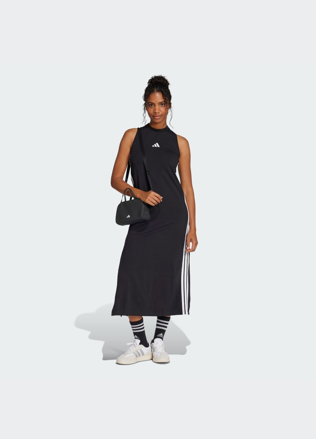 Чорна спортивна сукня essentials 3-stripes long racerback adidas з логотипом