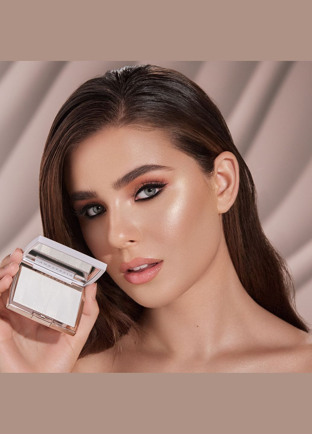 Хайлайтер Iced Out 11 г Anastasia Beverly Hills (278773862)