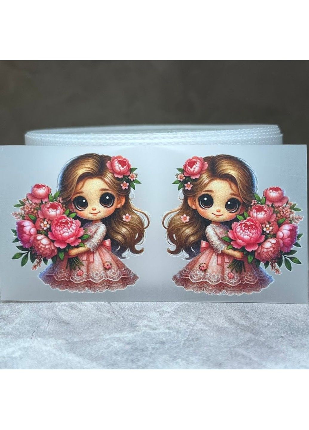 ТермоНаклейка - Девочка с букетом пионов, размер 3,2*3,8см (одной наклейки), 1 пара No Brand (317757168)