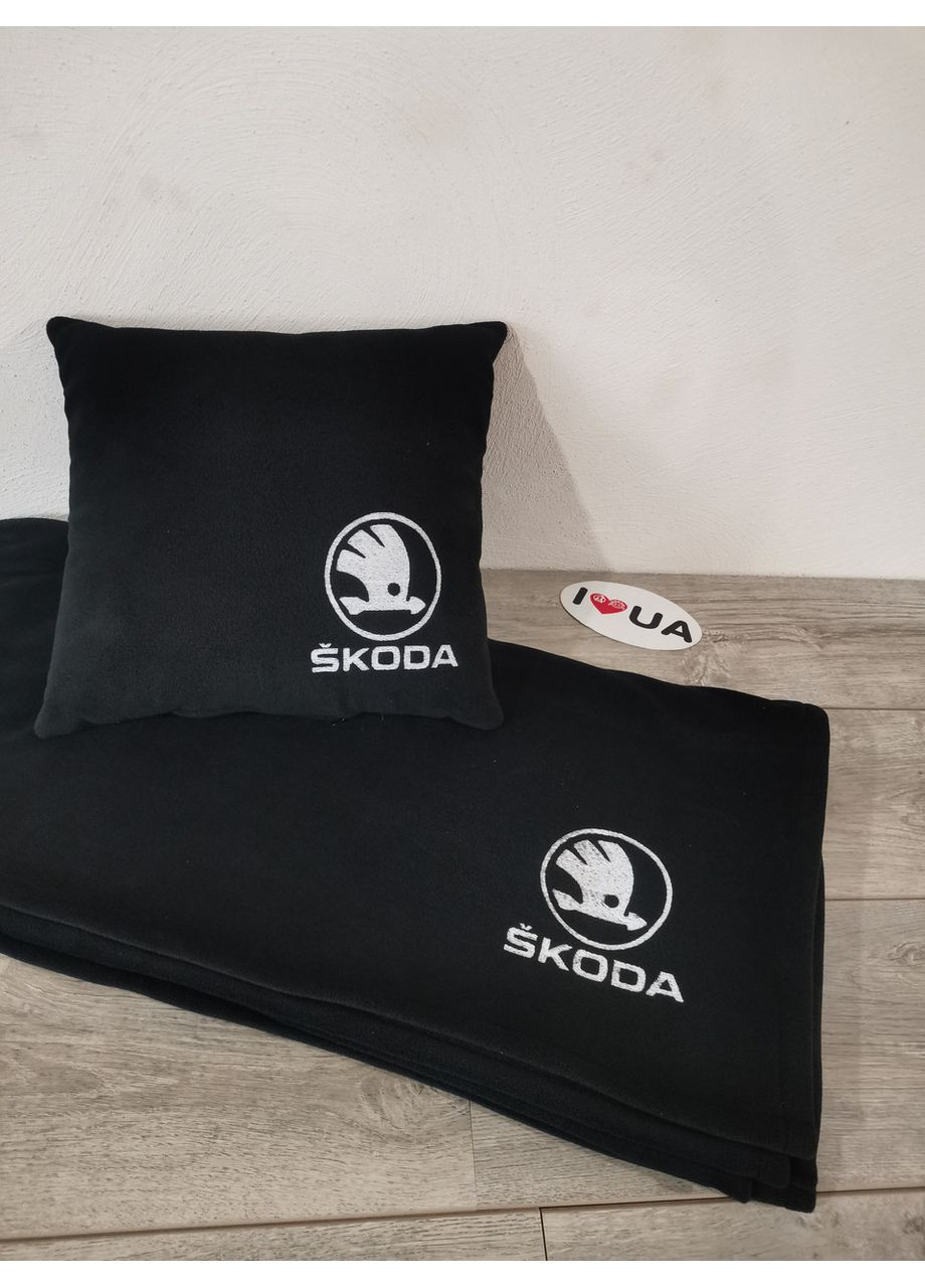 Автомобильный плед с вышивкой логотипа "SKODA" подушка 35*35 см No Brand (369717197)