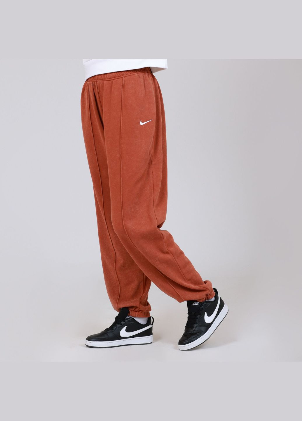 Кислотно-оранжевые спортивные, повседневный демисезонные брюки Nike