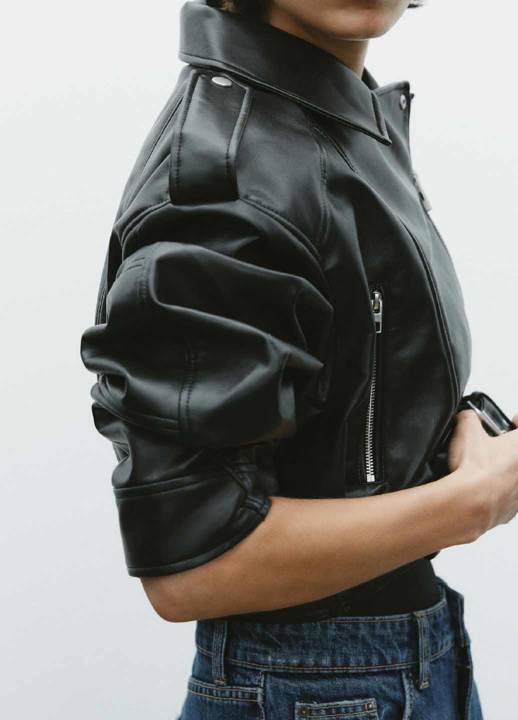 Черная демисезонная куртка Zara