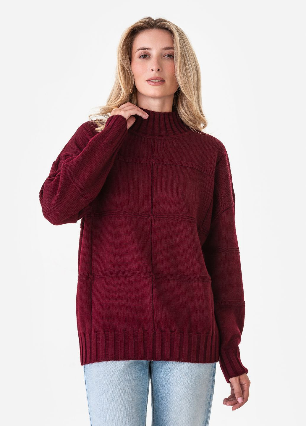 Бордовий жіночий светр з геометричним малюнком. SVTR