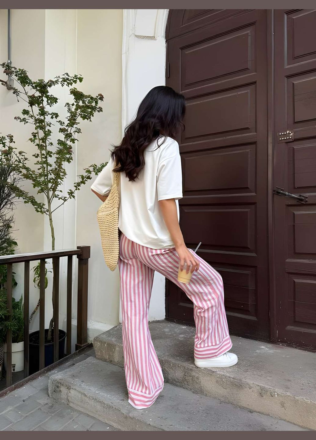 Жіноча рожева бавовняна футболка із веселим принтом бавовна вінішко йога Україна - (339402880)