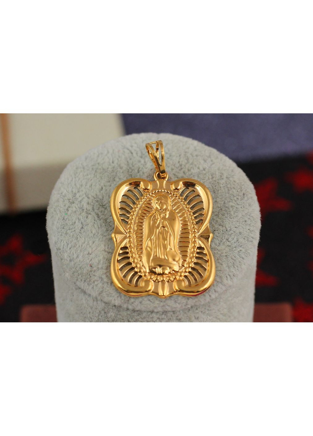 Ладанка овальна края у вигляді крил Марія з руками складеними в молитві 3 см золотиста love-shopping Xuping Jewelry (355798174)