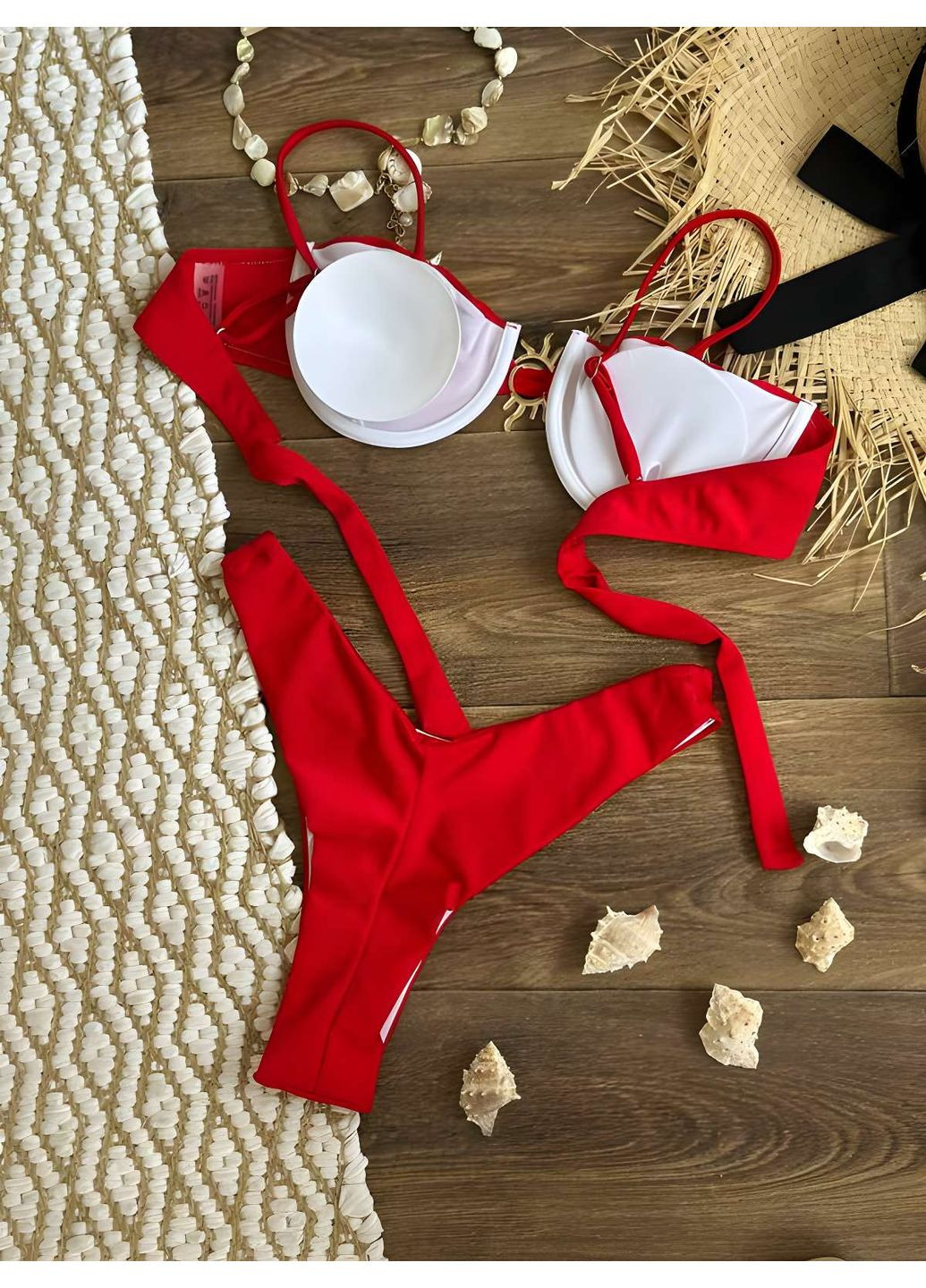 Красный летний женский летний откровенный яркий купальник черный. No Brand