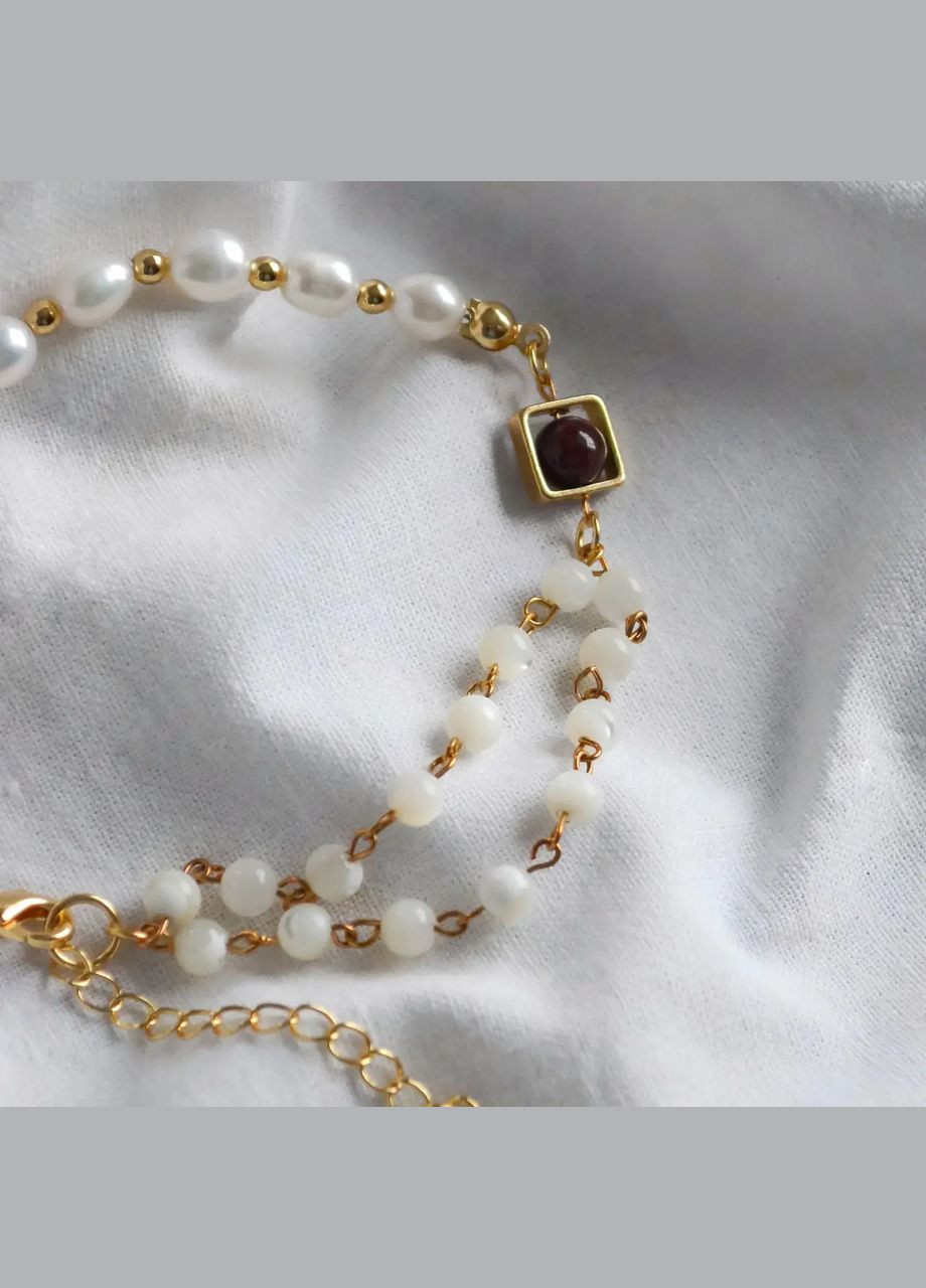 Браслет натуральный камень Перламутр+Жемчуг+бусина Гранат, фур-ра гип-ный сплав d-6х4мм+- L-18,5-23,5см No Brand браслет (303359758)