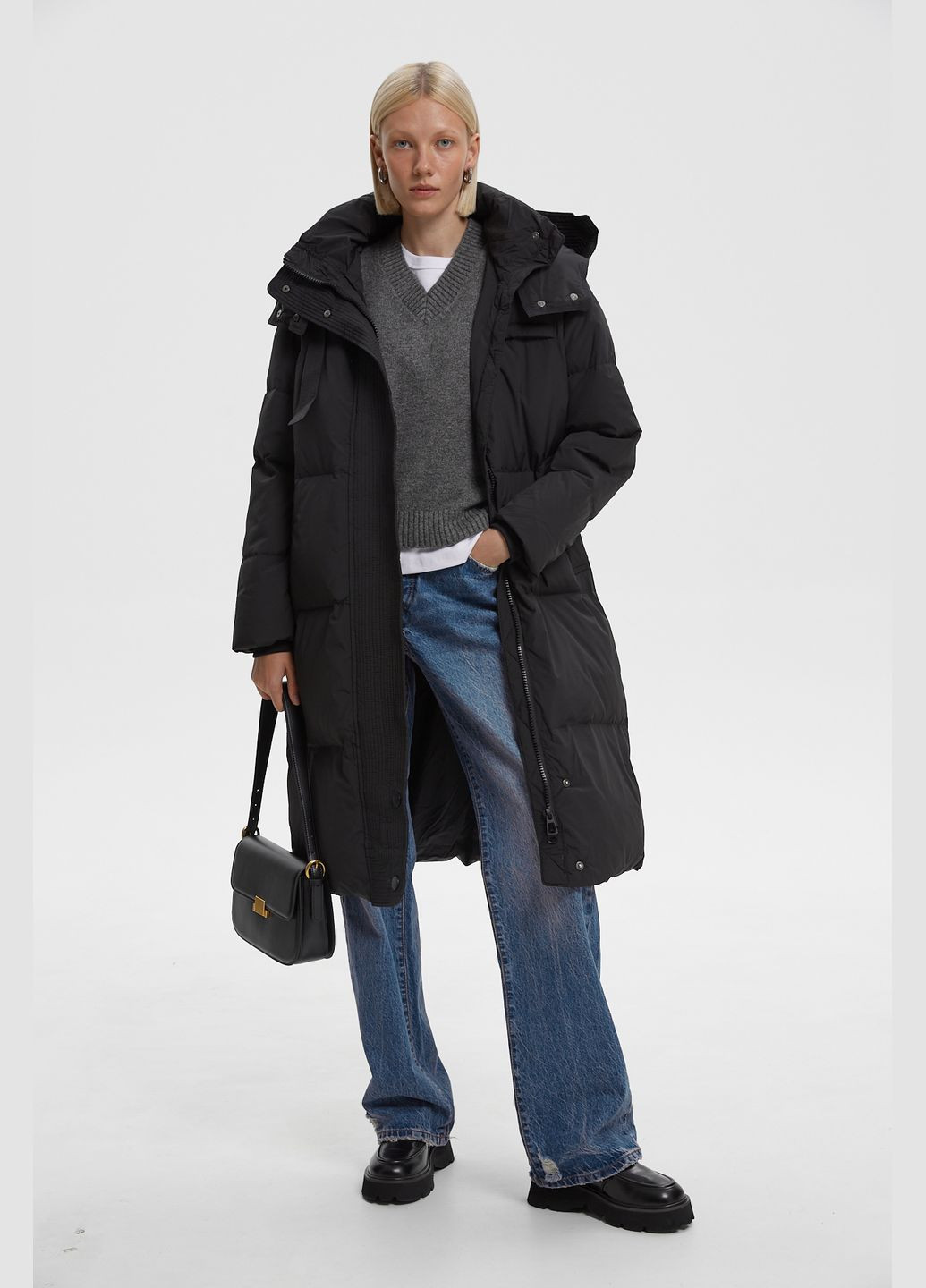 Черная зимняя куртка, цвет черный Estro